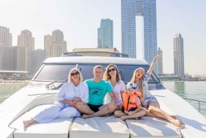 Дубай: закат на мегаяхте с диджеем, грилем и напитками