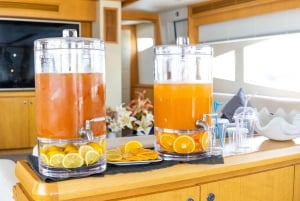 Дубай: закат на мегаяхте с диджеем, грилем и напитками