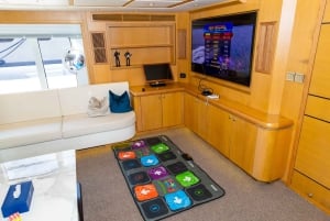 Дубай: закат на мегаяхте с диджеем, грилем и напитками