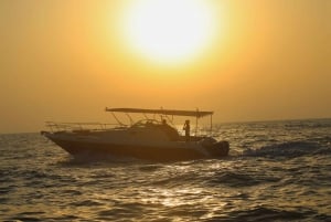 Dubai: Private Deep Sea Fishing Trip with BBQ