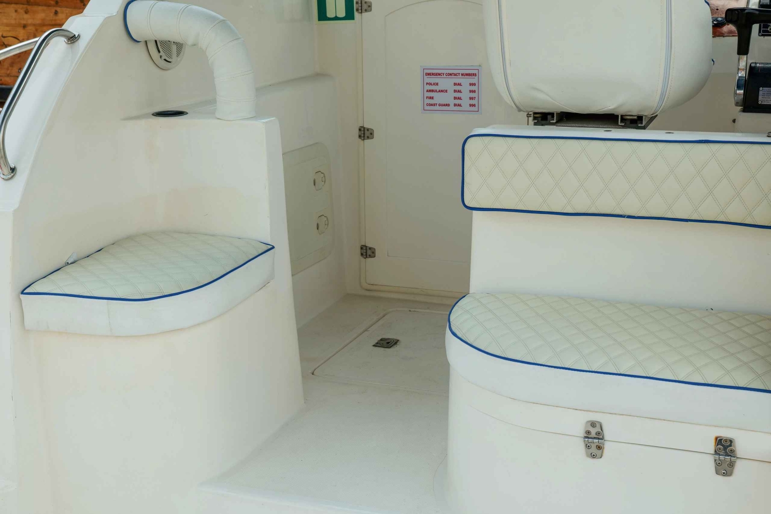 Dubai: Excursión de pesca con equipo y tripulación