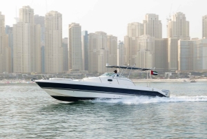 Dubai: Excursión de pesca con equipo y tripulación