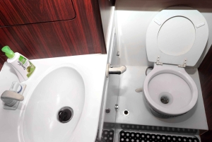 Dubai: Excursión de pesca con equipo y tripulación