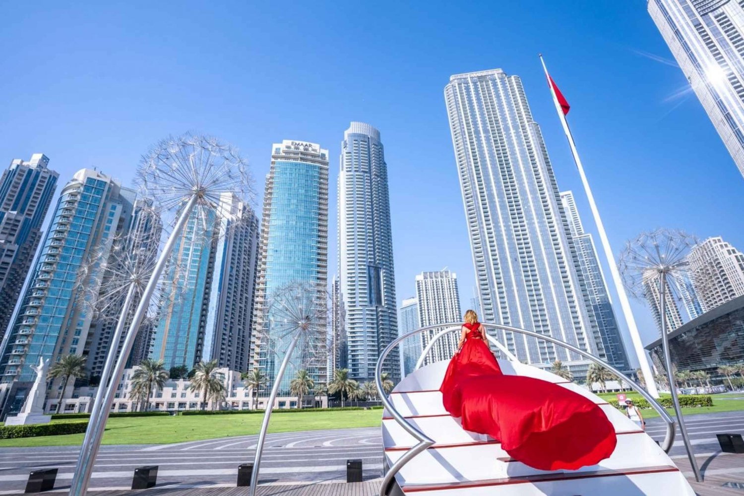 Dubai Flying Dress Photoshooting com vestido vermelho