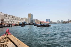 Dubai: Frame Entry, souks, musea, proeverijen en Abra-rit