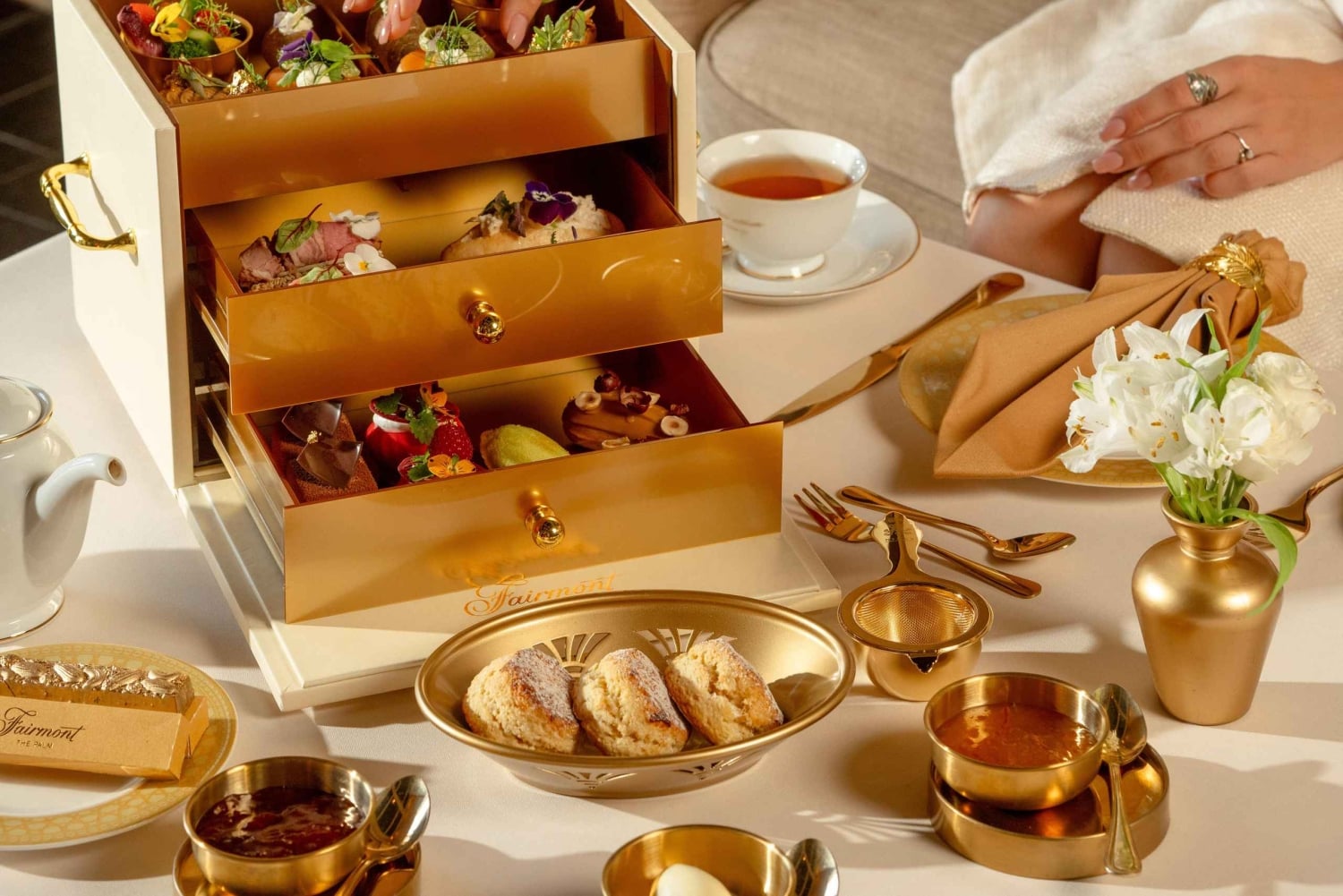 Dubai: Gouden afternoon tea bij Fairmont The Palm