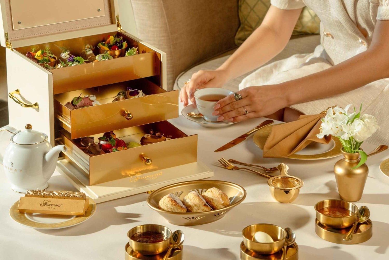 Dubai: Gouden afternoon tea bij Fairmont The Palm