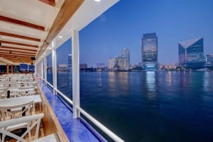 Dubai: Golden Hour Luxury Cruise with Dinner & Entertainment