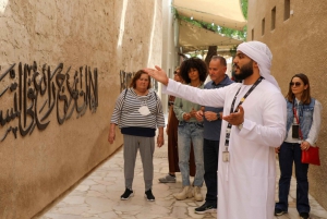 Dubai: Guided Walking Tour with Creek, Souks, & Street Food
