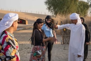 Dubai: Al Marmoomin aamiaisella: Puolen päivän kameliretki