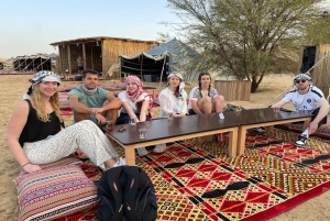 Dubai: Medio día de senderismo a camello con desayuno en Al Marmoom