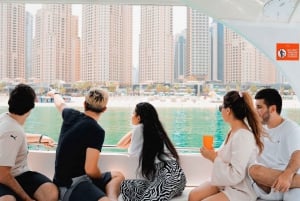 Dubai: Passeio de iate pelo porto com churrasco e bebidas