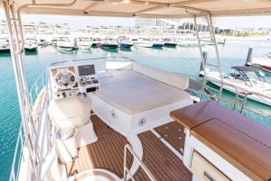 Dubai: Yachtkrydstogt med morgenmad og læskedrikke