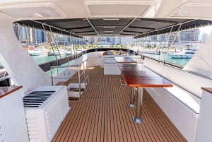 Dubaï : Croisière sur un yacht avec petit-déjeuner et boissons non alcoolisées