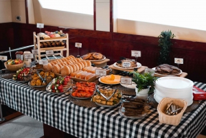 Dubai: Harbor Yacht Tour with BBQ Meal and Drinks