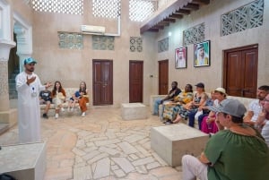 Dubai: Kävelykierros vanhaan kaupunkiin, Abra & välipala.