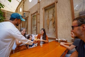 Dubai: Kävelykierros vanhaan kaupunkiin, Abra & välipala.