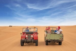 Dubai: Tour del deserto Heritage Land Rover con cena