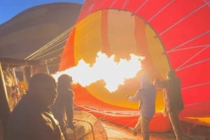 Dubai: Voo de balão de ar quente com passeio de quadriciclo, camelo e cavalo