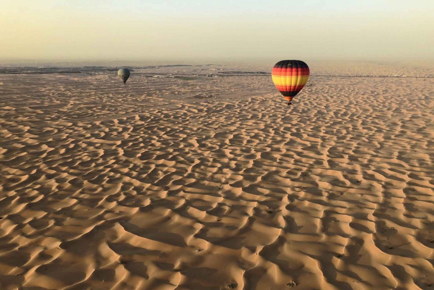 Experience-a-Hot-Air-Balloon-Ride-over-the-Dubai-Desert