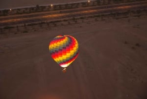 Dubai: Luftballontur med kamelridning og falkeopvisning