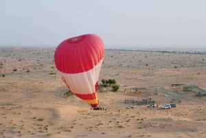 Dubai: Ballongtur i varmluftsballong med kamelritt og falkeshow