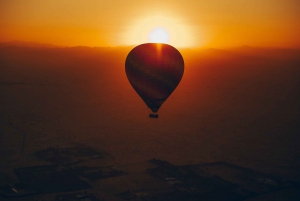 Dubai: Sunrise Hot Air Balloon Tour Over the Desert