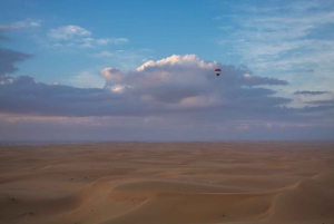 Dubai: Sunrise Hot Air Balloon Tour Over the Desert