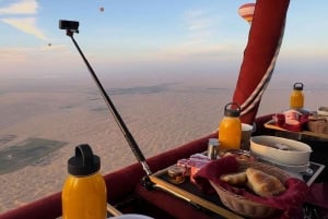 Dubai : Hot air Balloon with Breakfast in the sky