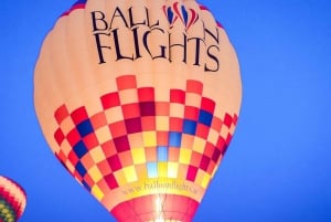 Dubai: Varmluftballon med quadbike og kameltur