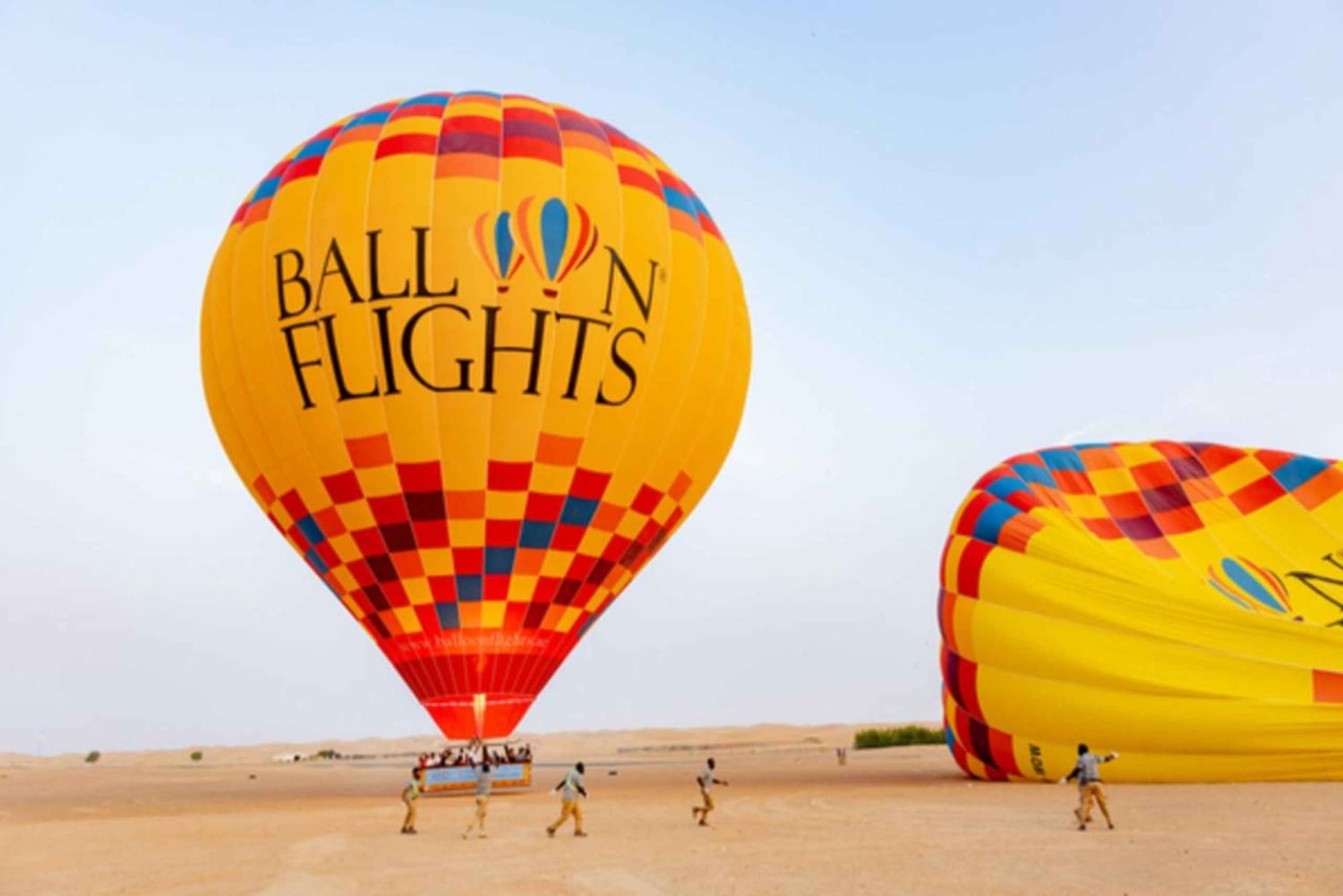 Dubai: Varmluftsballong med vintage Land Rover och frukost