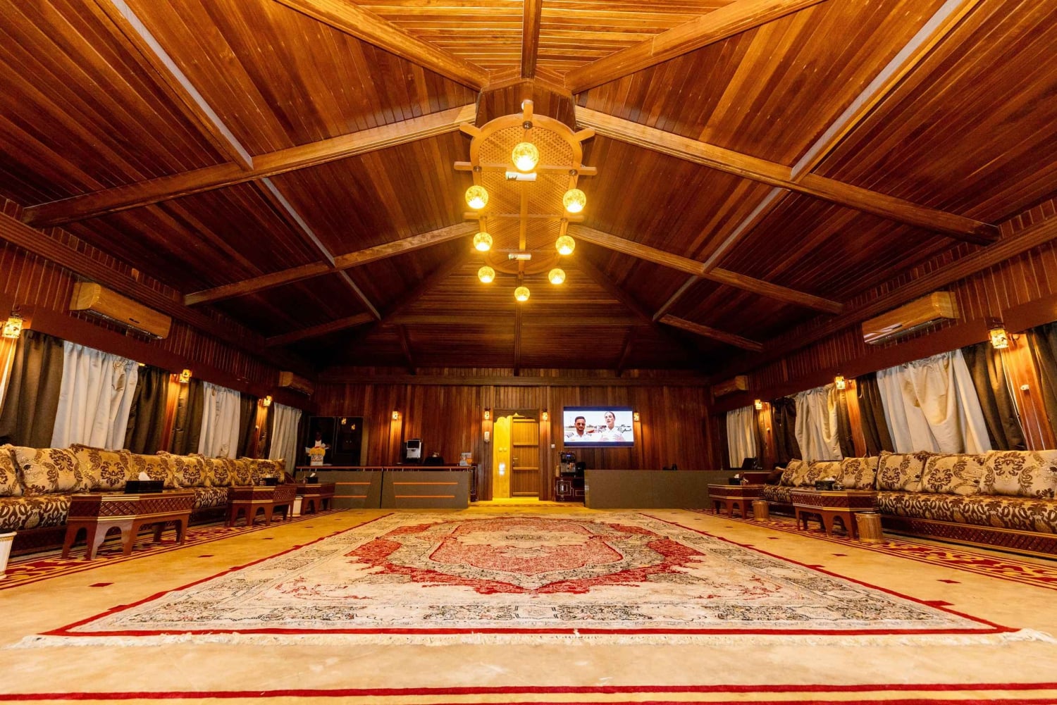 Dubai: Varmluftsballong med vintage Land Rover och frukost