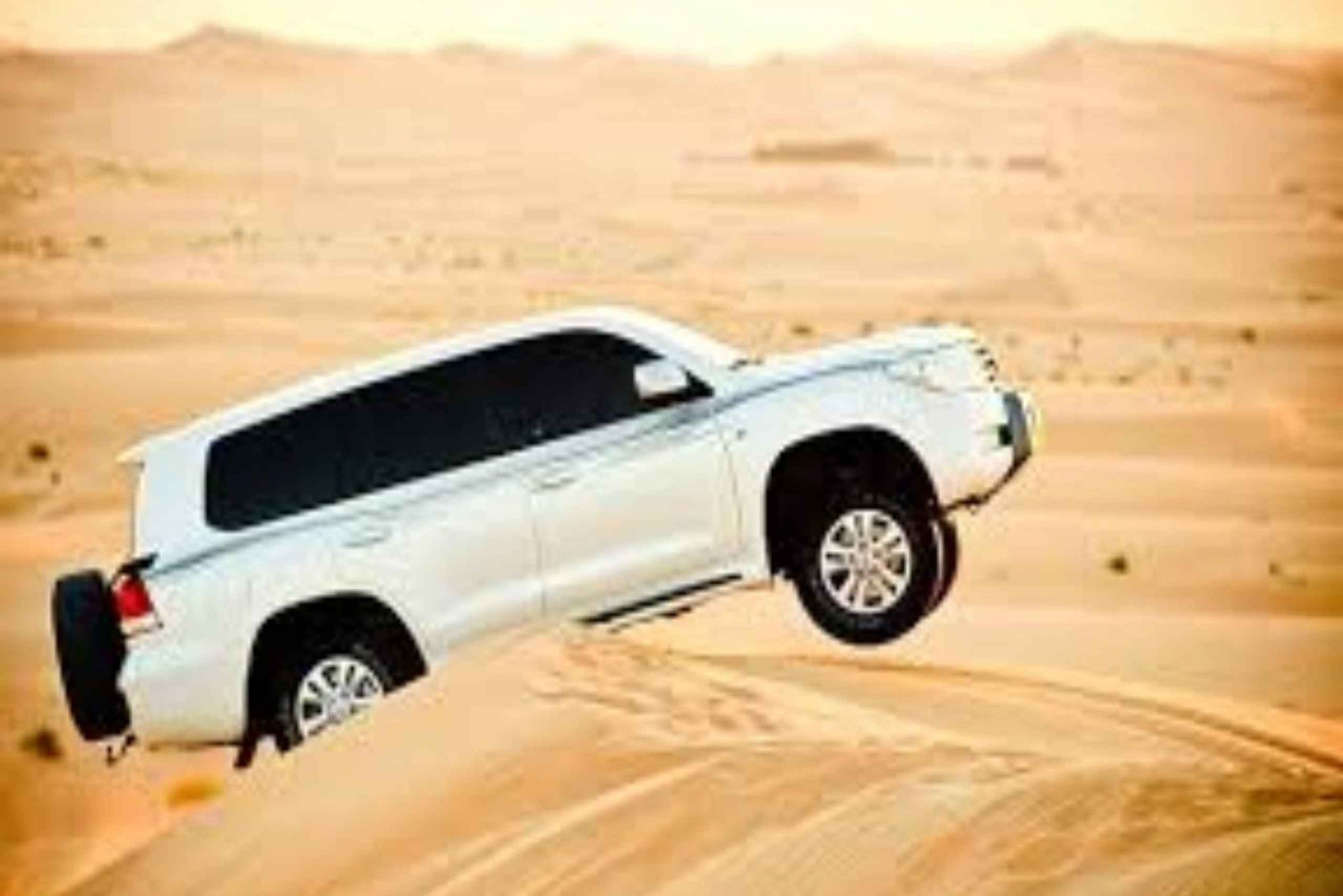 Dubai: Ørkensafari med jeep, grillmat, show, kamel og sandboard