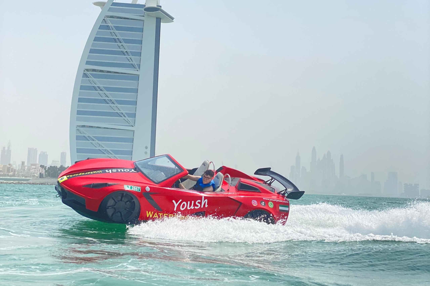 ドバイ：ブルジュ・アル・アラブのジェットカーツアー（写真とビデオ撮影付き）をお楽しみください