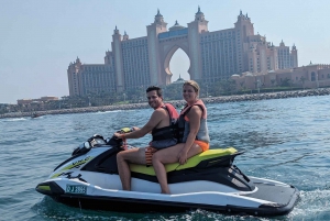Dubai: Tour del porto in moto d'acqua con punti di riferimento, doccia e acqua