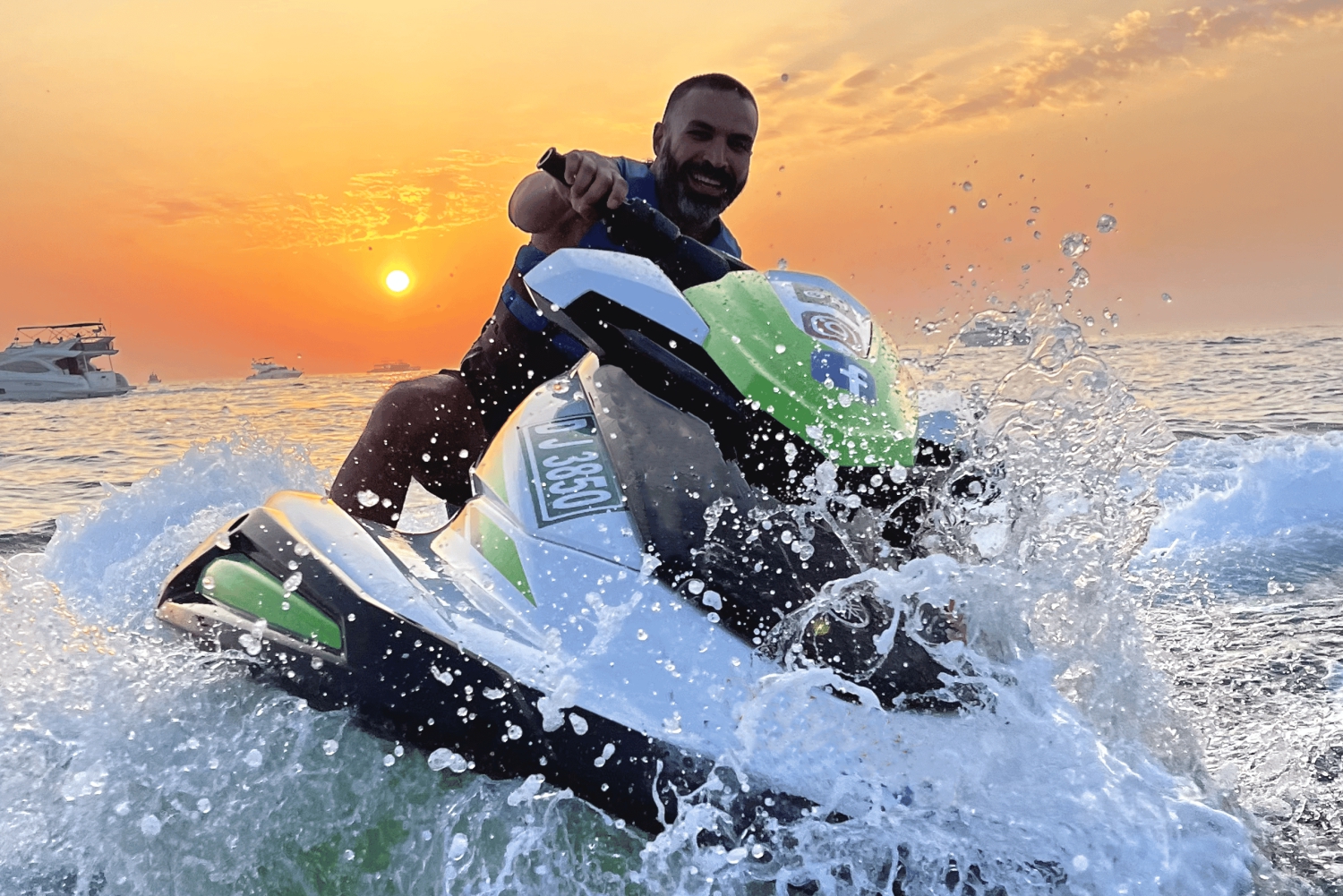 Dubái: excursión en moto acuática al Burj Al Arab y Atlantis con bebida incluida