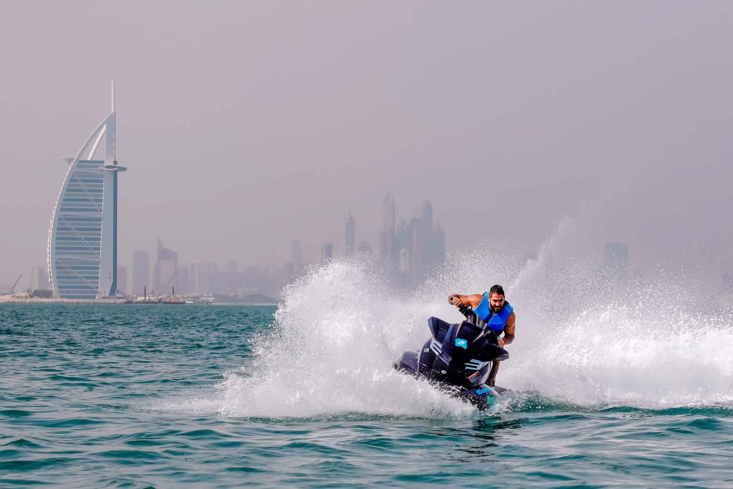 Dubai: Jetski, Burj Khalifa, Burj Al Arab, succhi di frutta e foto