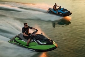 Dubai: Alquiler de moto acuática en la playa de Jumeirah para hasta 2 personas