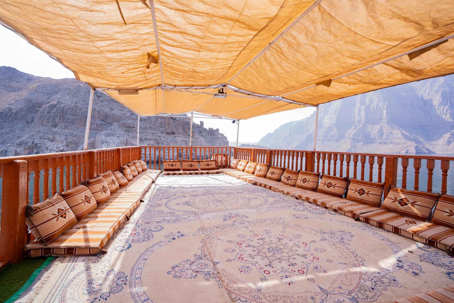 Transfer van Dubai naar Khasab met een hele dag dhowcruise en lunch