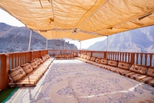 Transfer van Dubai naar Khasab met een hele dag dhowcruise en lunch