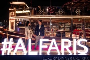 Dubai: Ylellinen illallisristeily kanavalla valinnaisilla kuljetuksilla
