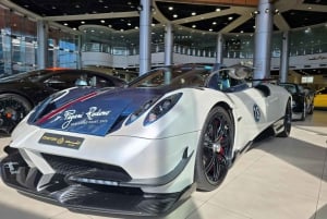 Dubai: Luxusauto-Showroom-Tour mit Rückfahrt zur Dubai Mall