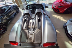 Dubai: Luxusauto-Showroom-Tour mit Rückfahrt zur Dubai Mall