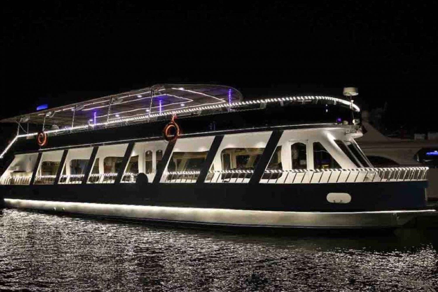 Dubai Luxury Dhow Cruise Illallinen Canal Jaddafin kanavalla