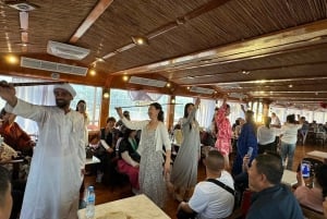 Dubai: Luxury Dinner Cruise with Live Music