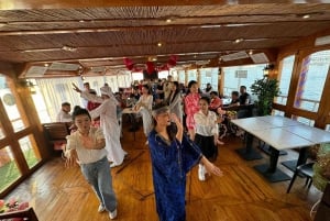 Dubai: Luxury Dinner Cruise with Live Music