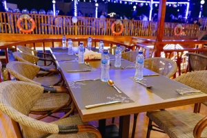 Dubai: Luksusbådtur med middag og livemusik