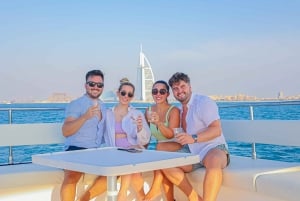 Dubai Waves & Dunes: Luxury Yacht Cruise w/ Red Dunes Safari