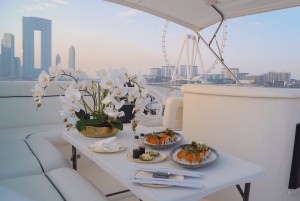 ドバイ：豪華な50フィートのプライベートヨットクルーズ（寿司オプション付き）をお楽しみください