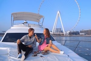 ドバイ：豪華な50フィートのプライベートヨットクルーズ（寿司オプション付き）をお楽しみください